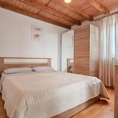 Marinela Apartment *